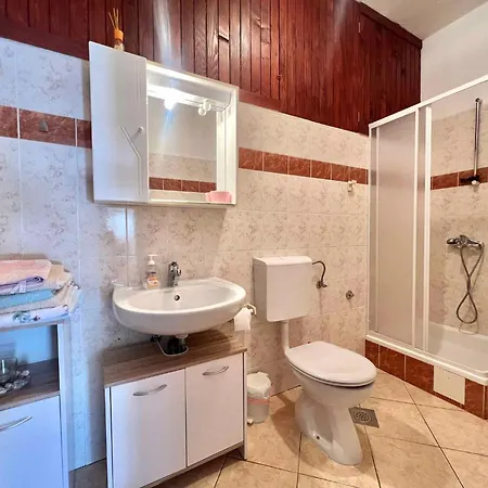 Apartment In 43211 Dramalj